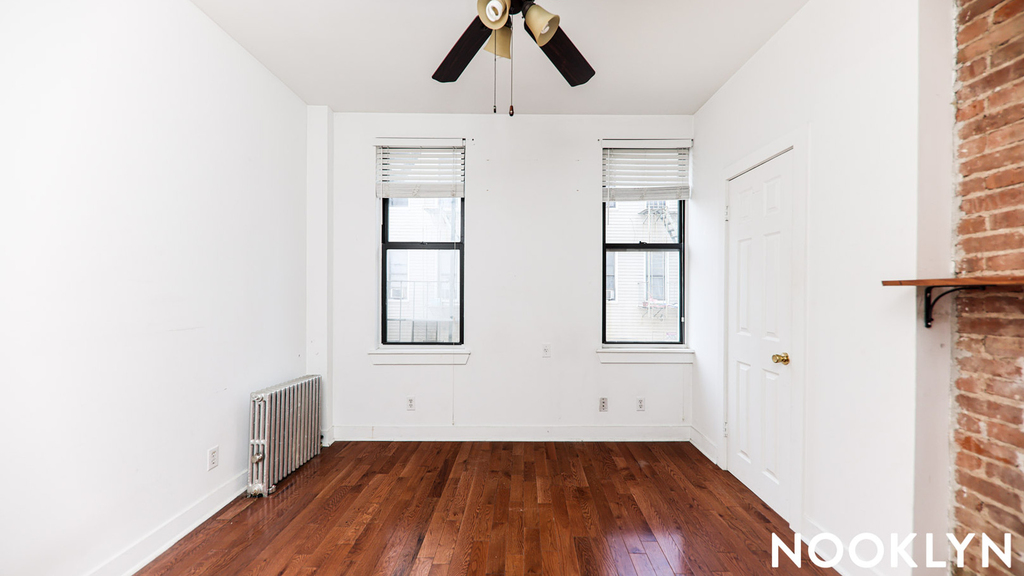290 Harman St - Photo 2