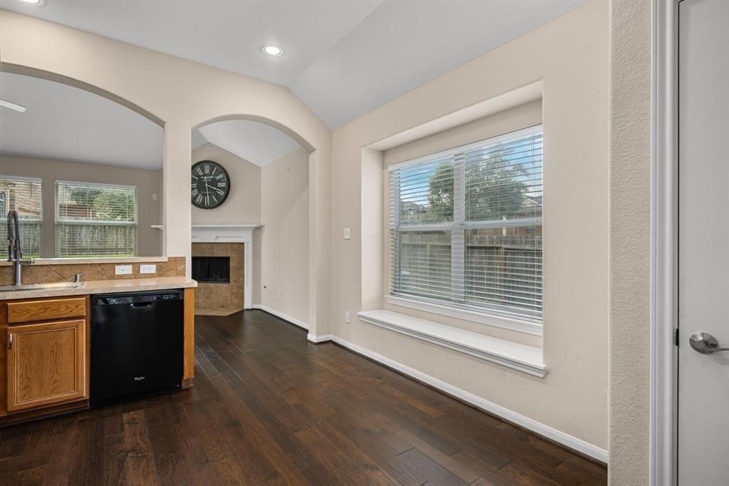 1007 Summer Wood Boulevard - Photo 5