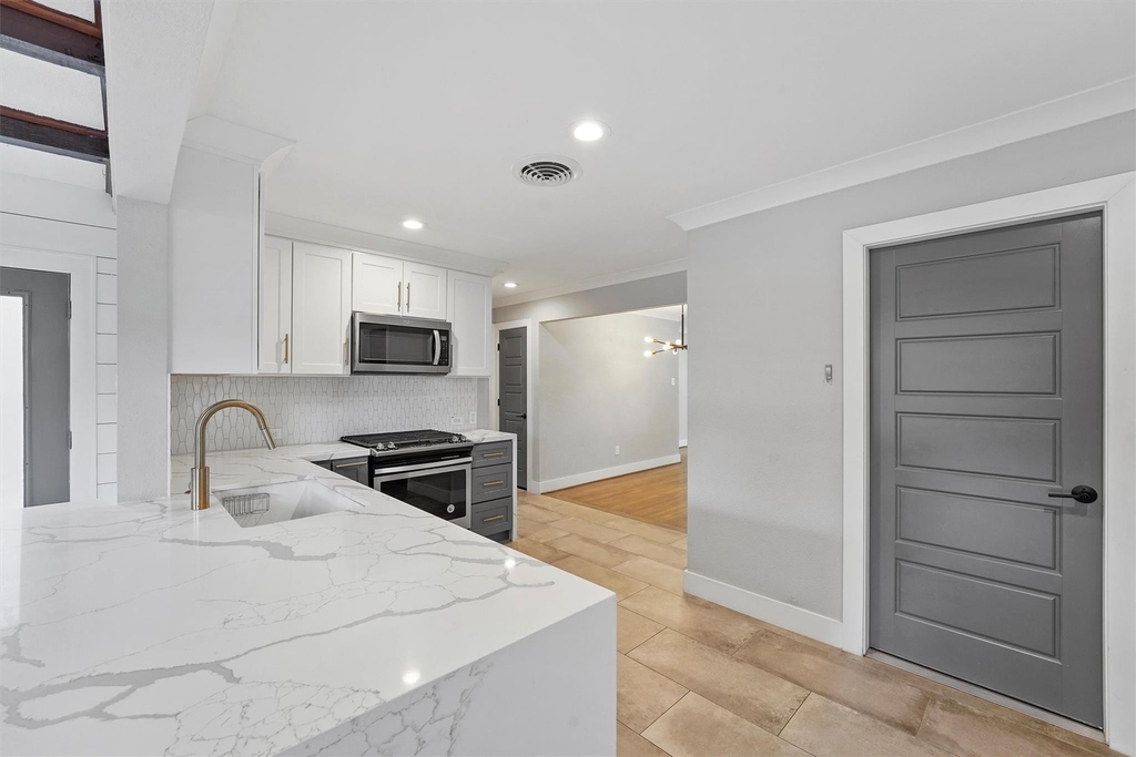 4614 Carleen Road - Photo 11