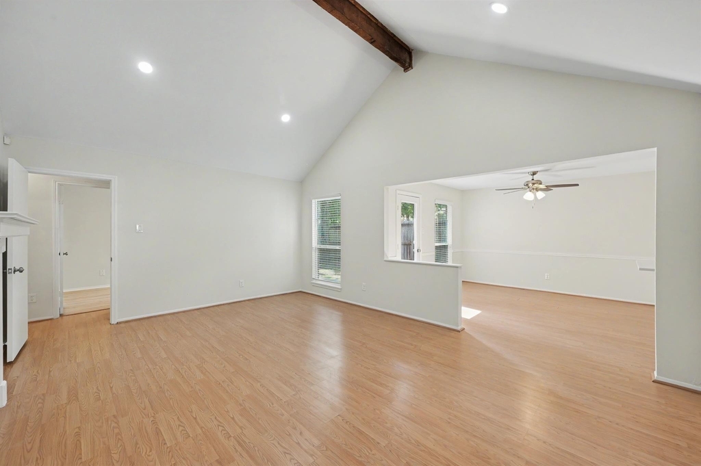117 N Woodstock Circle Drive - Photo 4