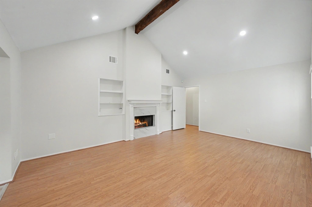 117 N Woodstock Circle Drive - Photo 3