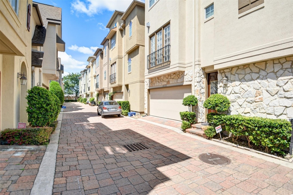 2731 Sherwin Street - Photo 2