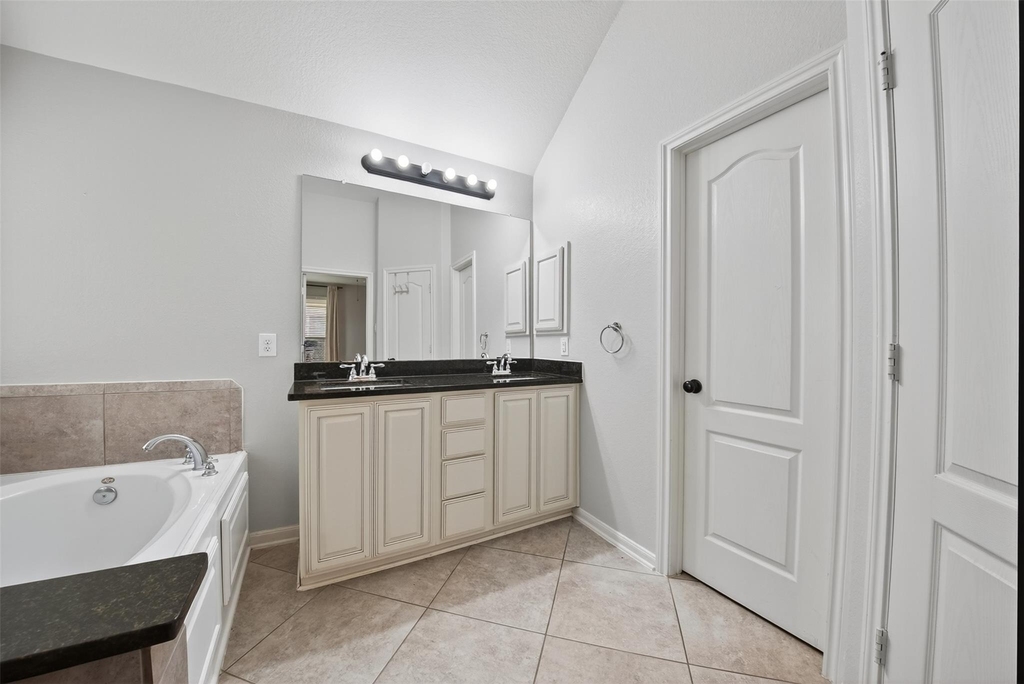 8922 Pinenut Drive - Photo 34