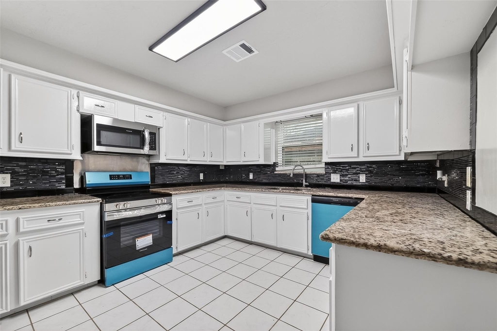 2402 Oak Shores Drive - Photo 10