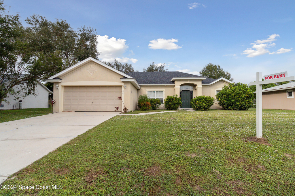 1581 Zaffer Street Nw - Photo 0