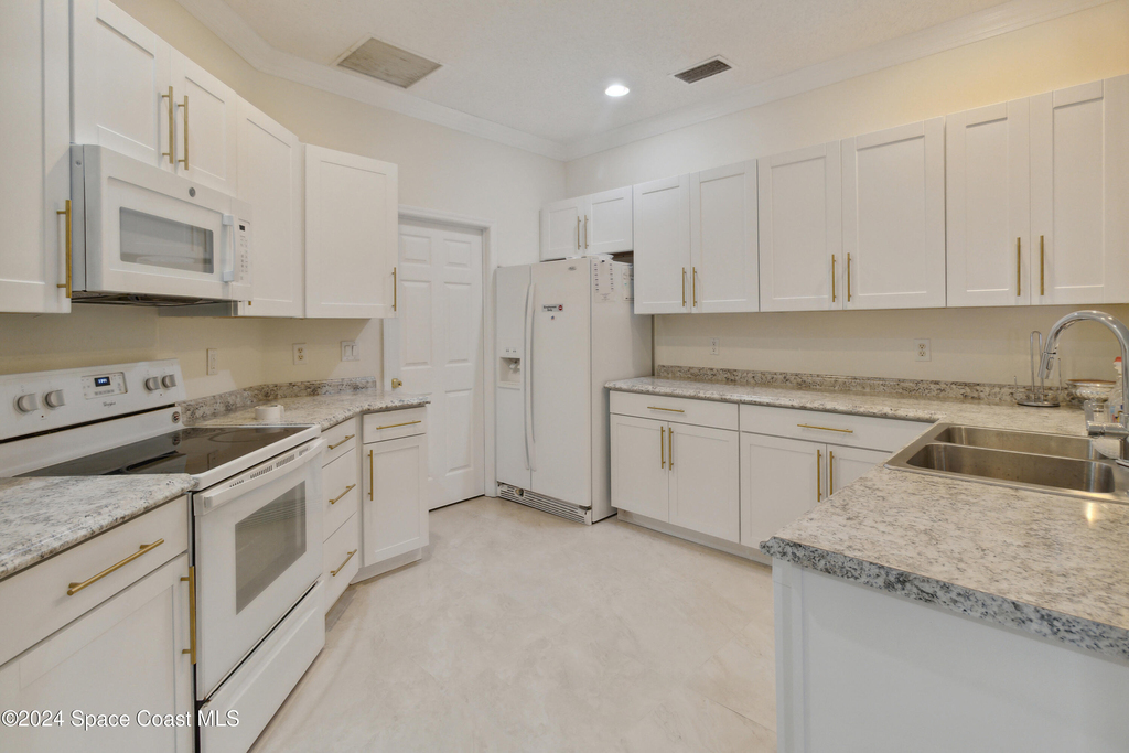 1581 Zaffer Street Nw - Photo 3