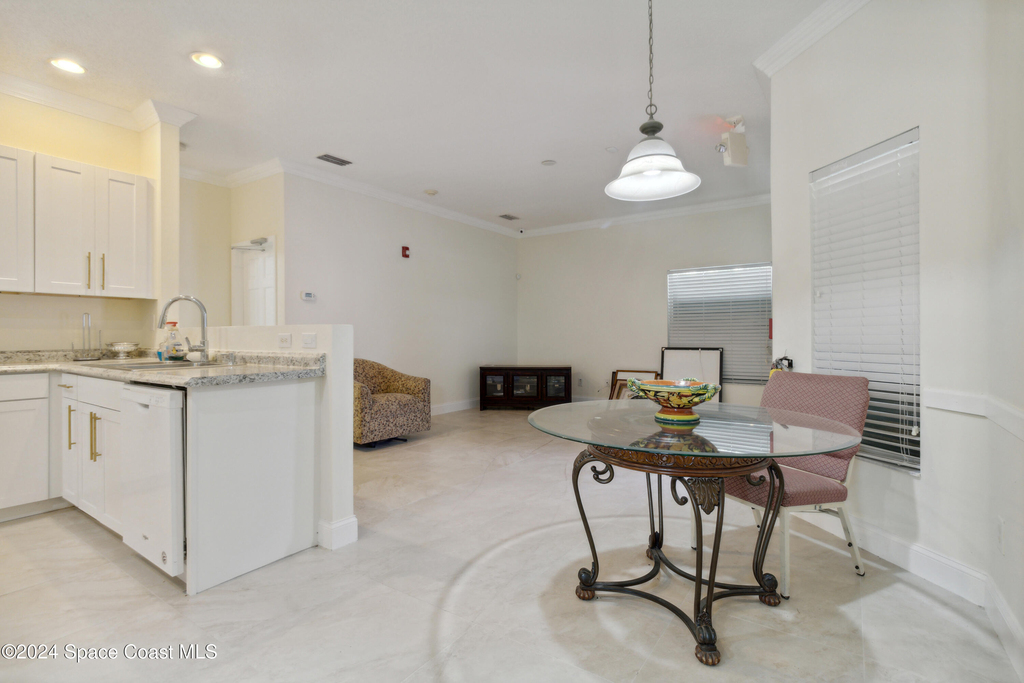 1581 Zaffer Street Nw - Photo 2