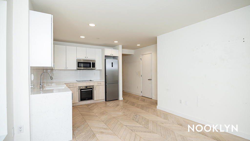 144 West St - Photo 4