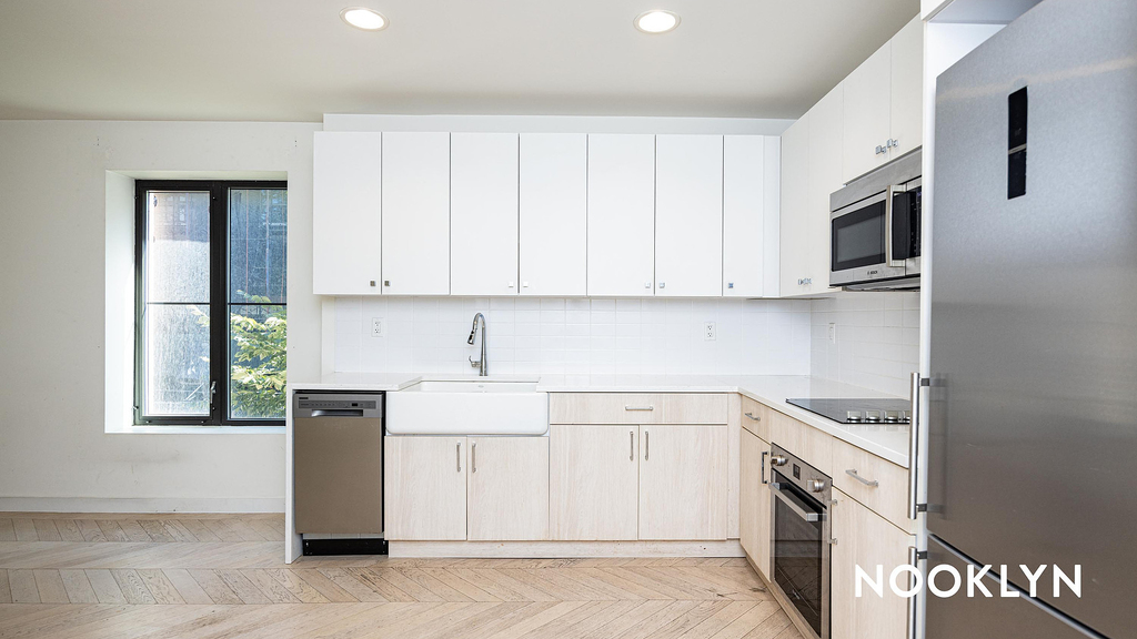 144 West St - Photo 3