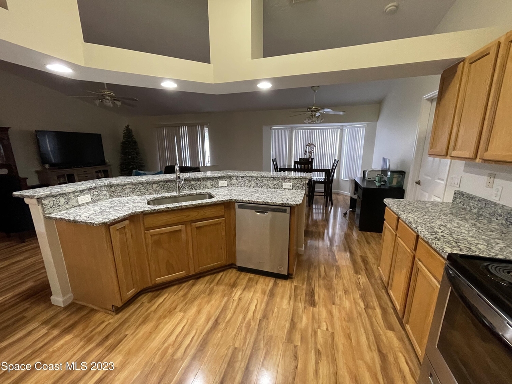 1738 Loquat Court Nw - Photo 5