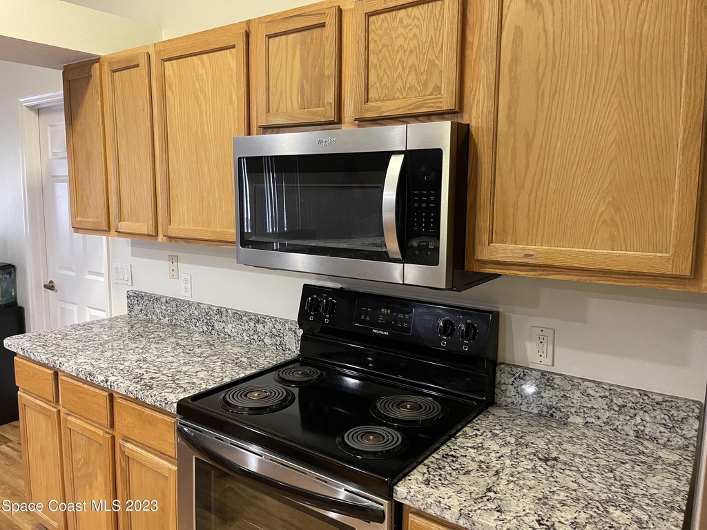 1738 Loquat Court Nw - Photo 4