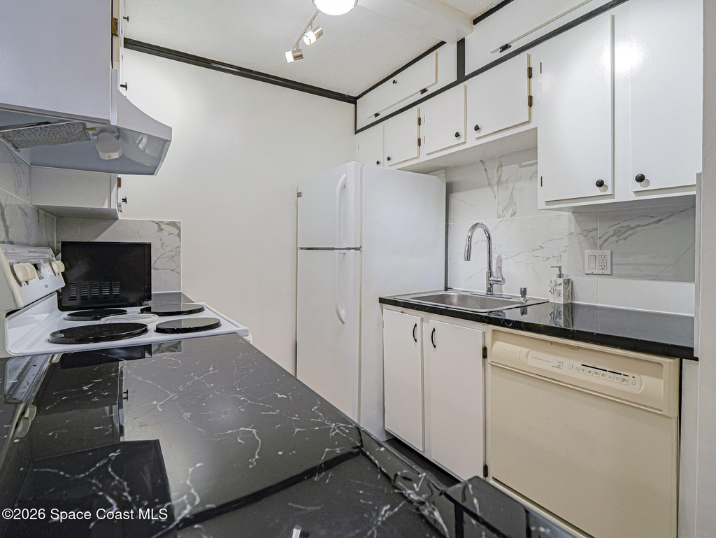 1198 Breezy Way - Photo 11