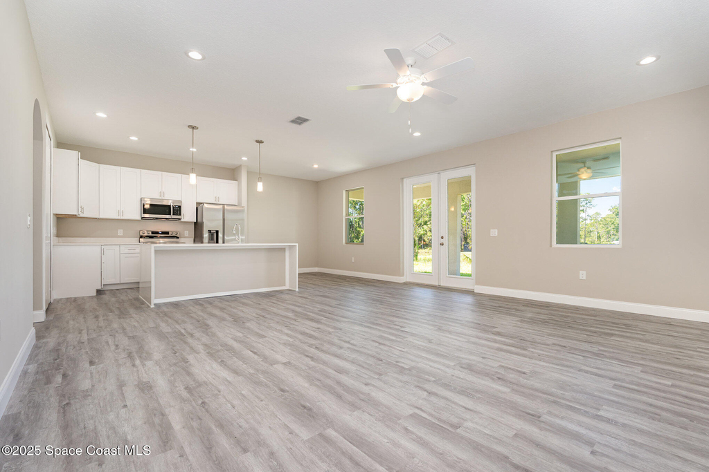 3187 Topsey Avenue Se - Photo 8