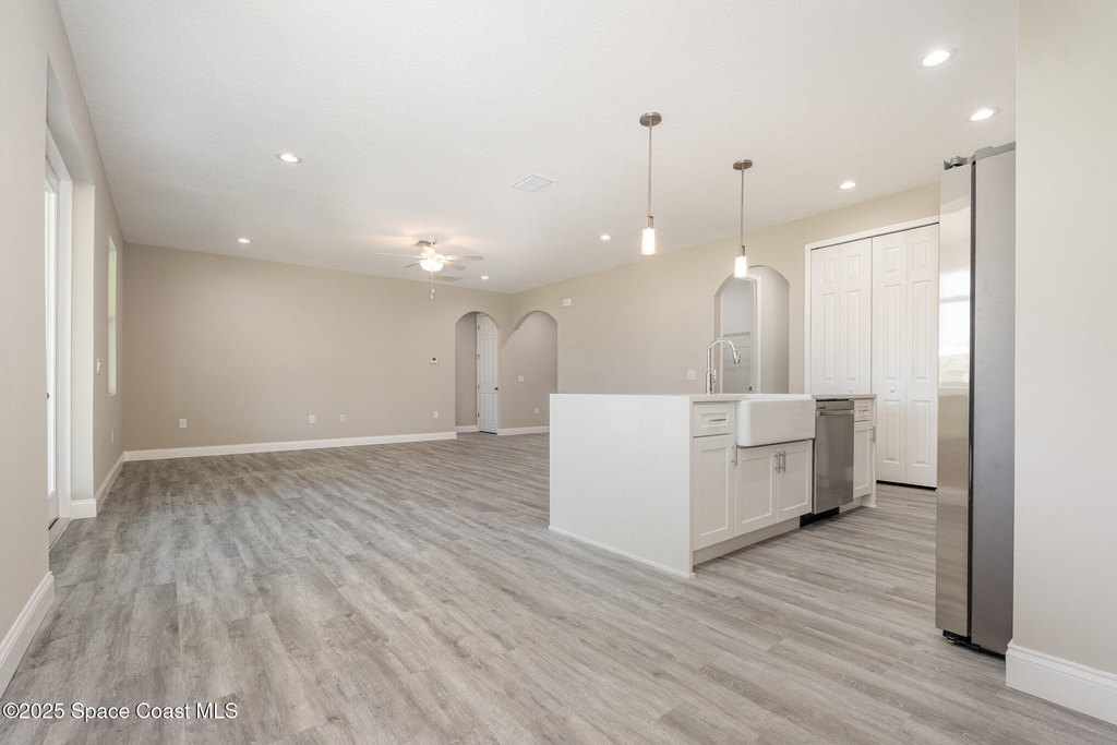 3187 Topsey Avenue Se - Photo 10