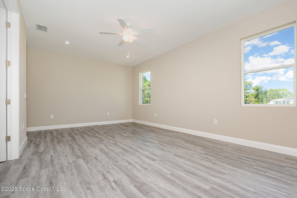3187 Topsey Avenue Se - Photo 16