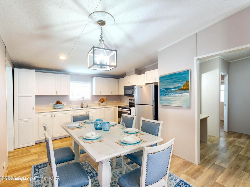 709 Lark Drive - Photo 11