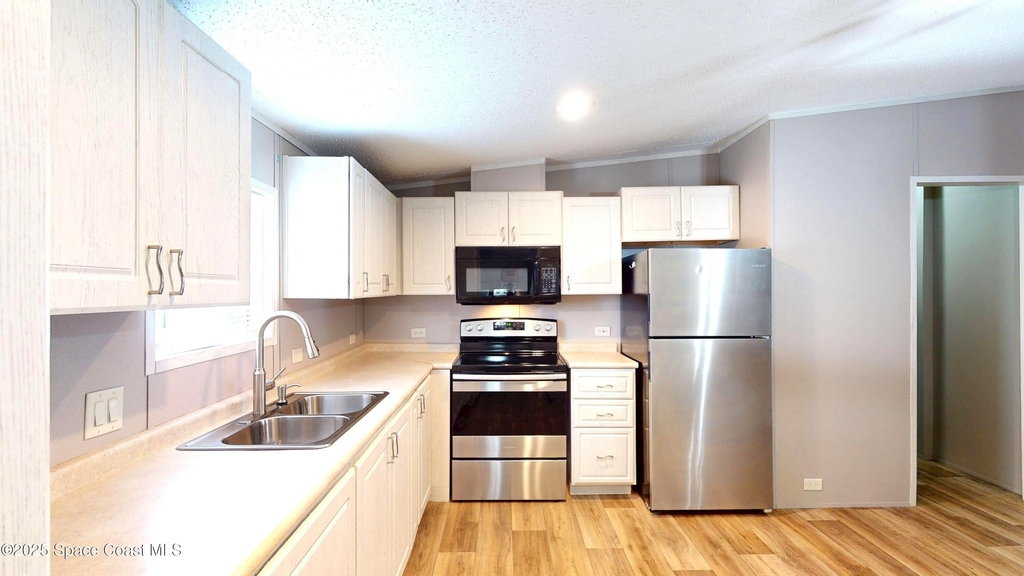 709 Lark Drive - Photo 12