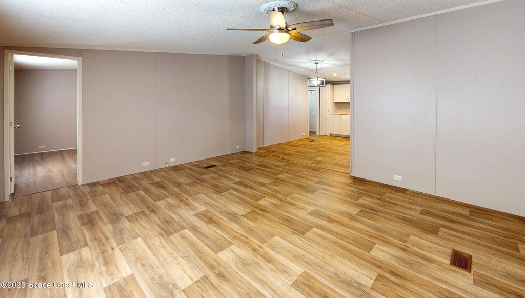709 Lark Drive - Photo 9