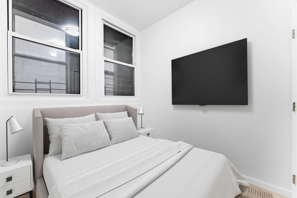1578 3rd Avenue - Photo 3