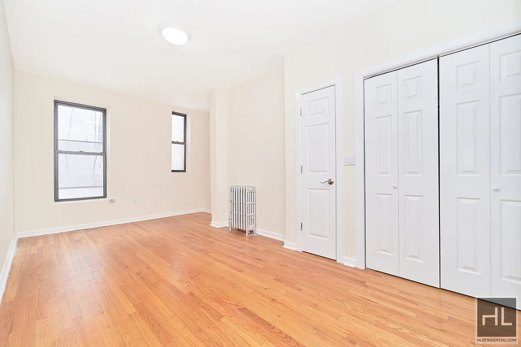 Second Avenue - Photo 2