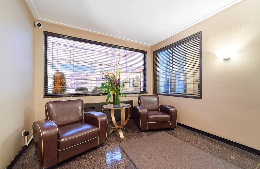 East 55 Street - Photo 6