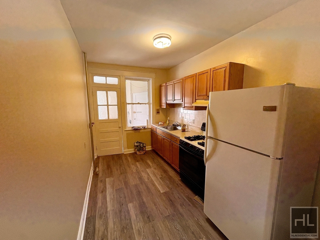 Mclean Avenue - Photo 8