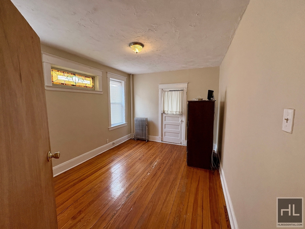 Mclean Avenue - Photo 5