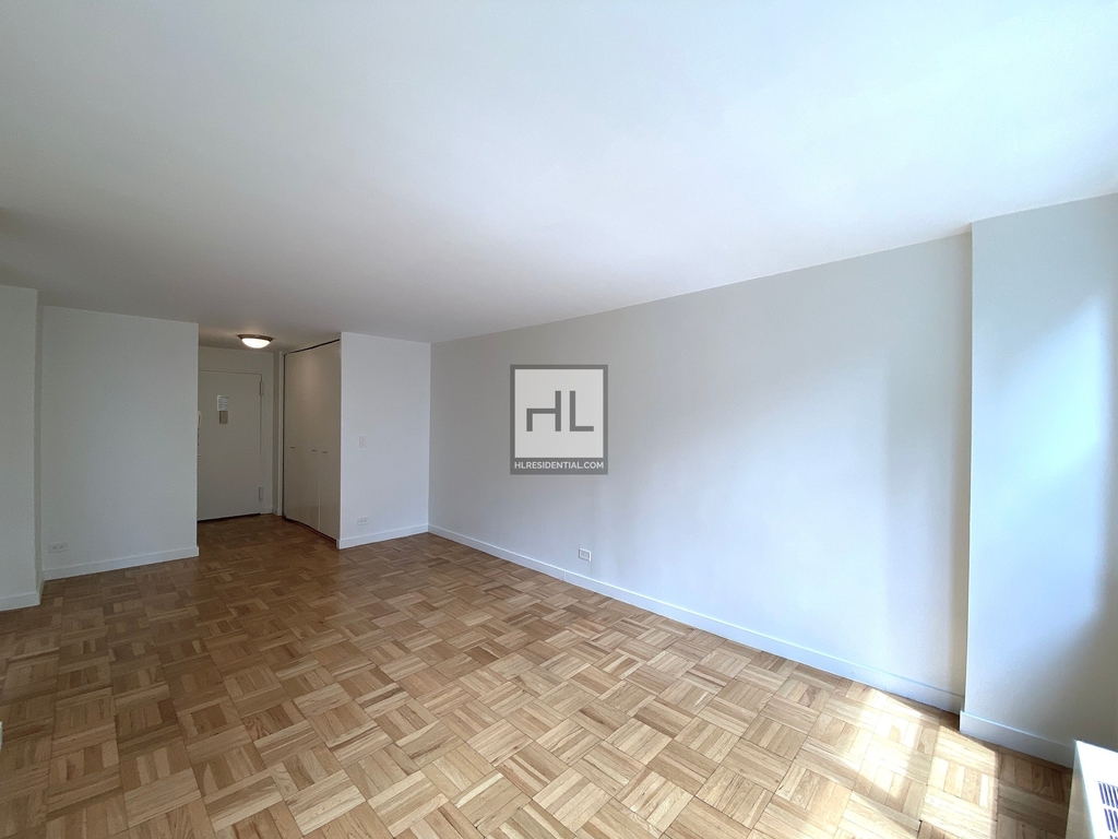 East 49th Street - Photo 1