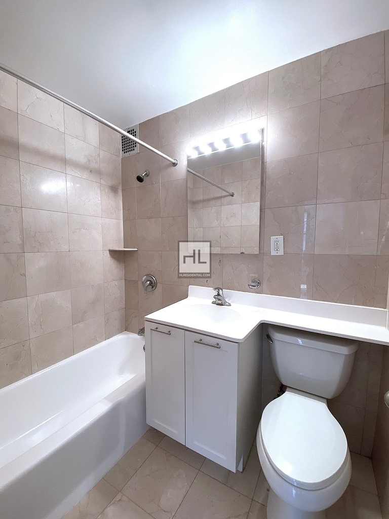 East 49th Street - Photo 5