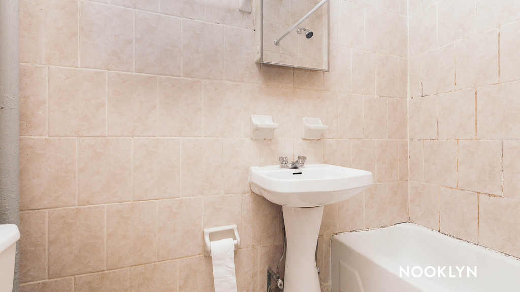 206 Scholes St - Photo 4