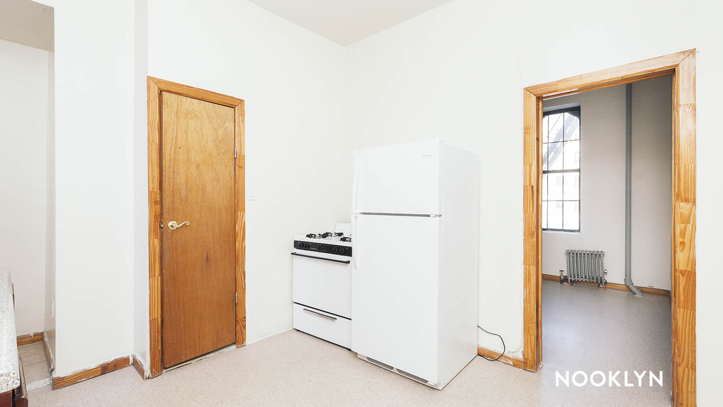 206 Scholes St - Photo 2