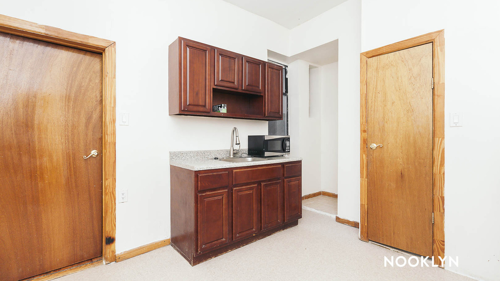206 Scholes St - Photo 5