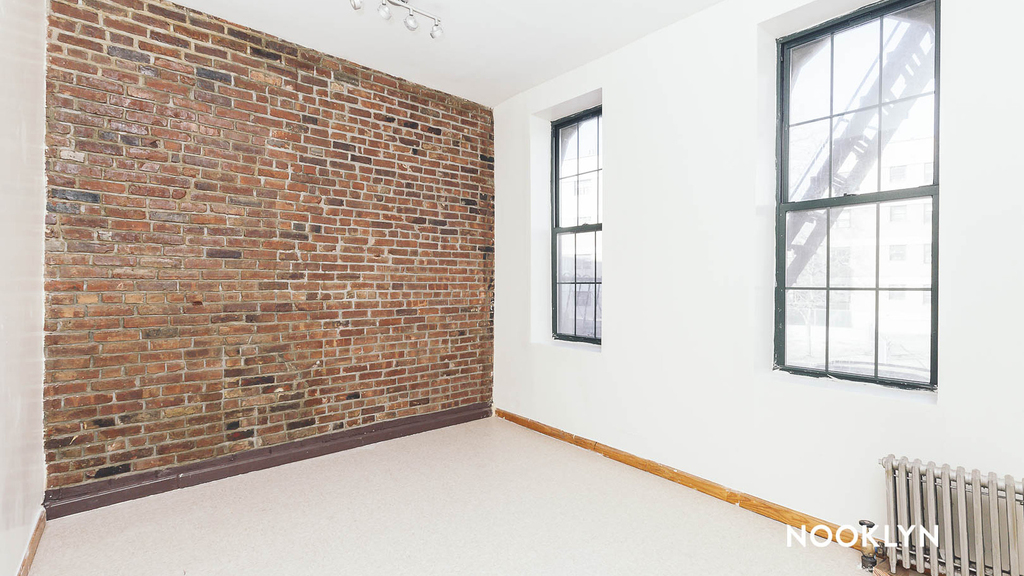 206 Scholes St - Photo 3