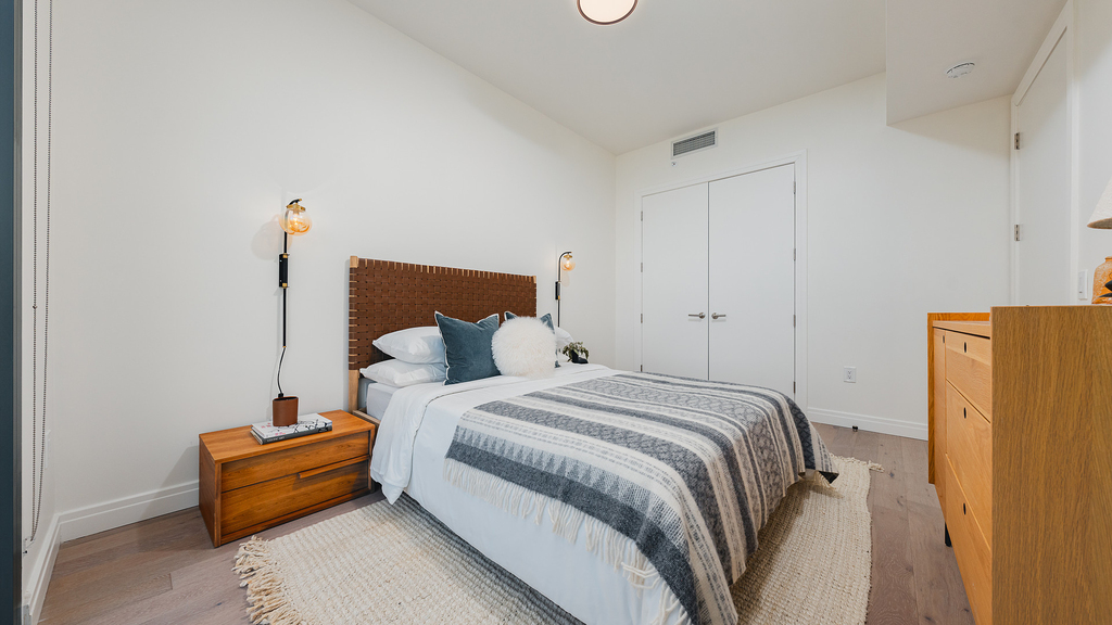 265 Lorimer St - Photo 0