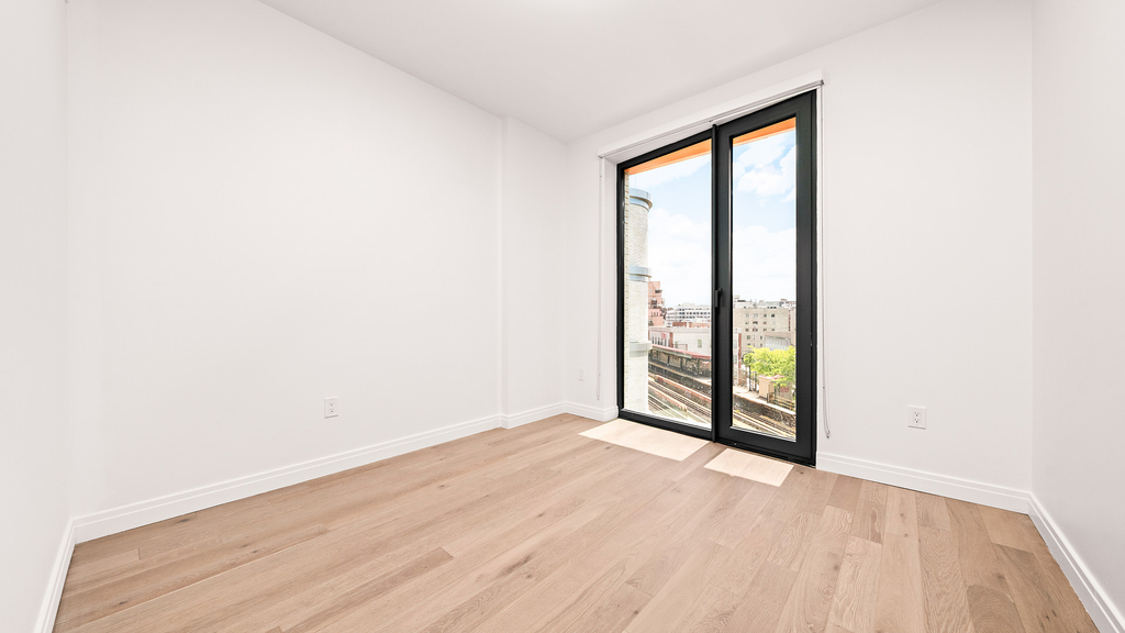 265 Lorimer St - Photo 8