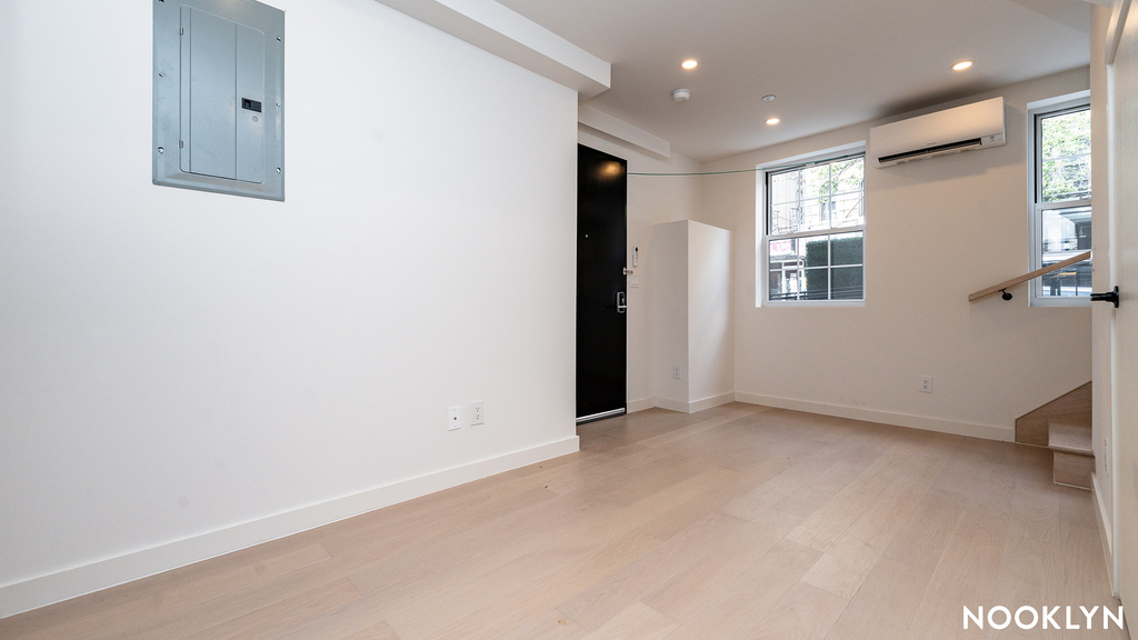 157 Havemeyer St - Photo 1
