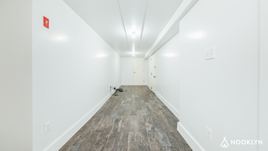 31 Montrose Ave - Photo 3