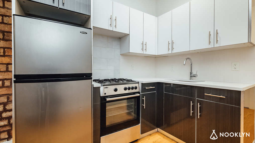 31 Montrose Ave - Photo 14