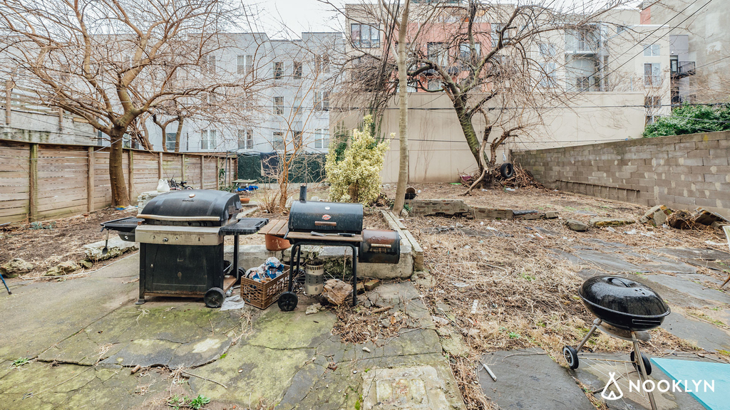 31 Montrose Ave - Photo 4