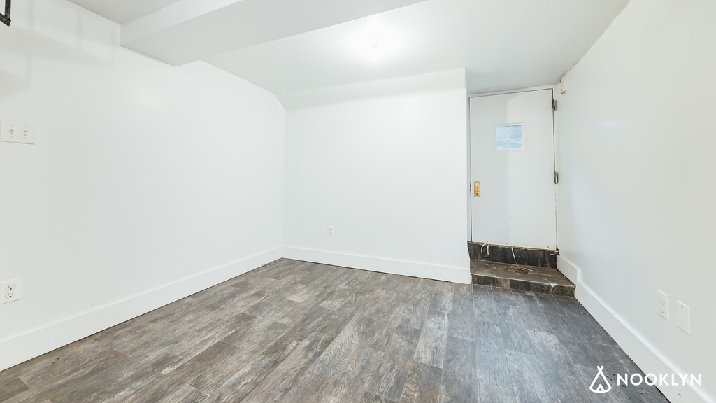 31 Montrose Ave - Photo 10