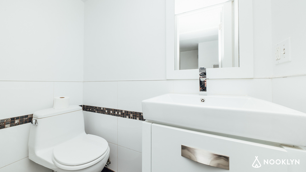 31 Montrose Ave - Photo 1