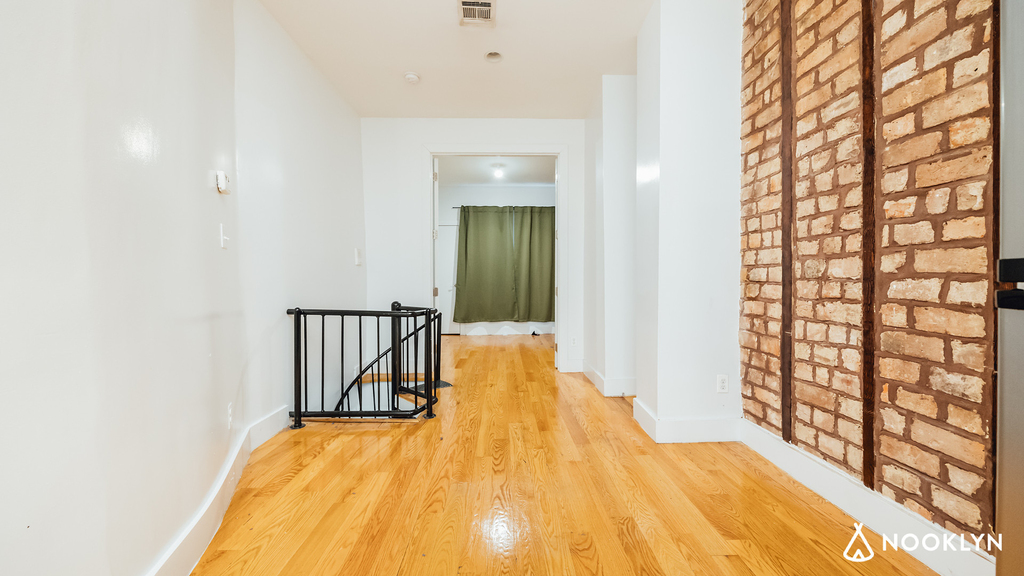 31 Montrose Ave - Photo 5