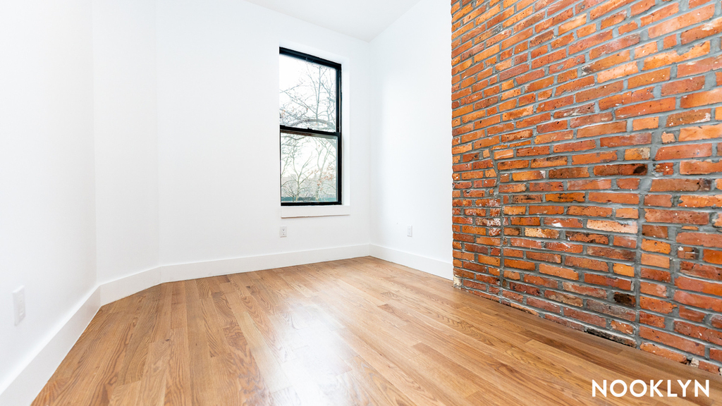 435 DeKalb Ave - Photo 4