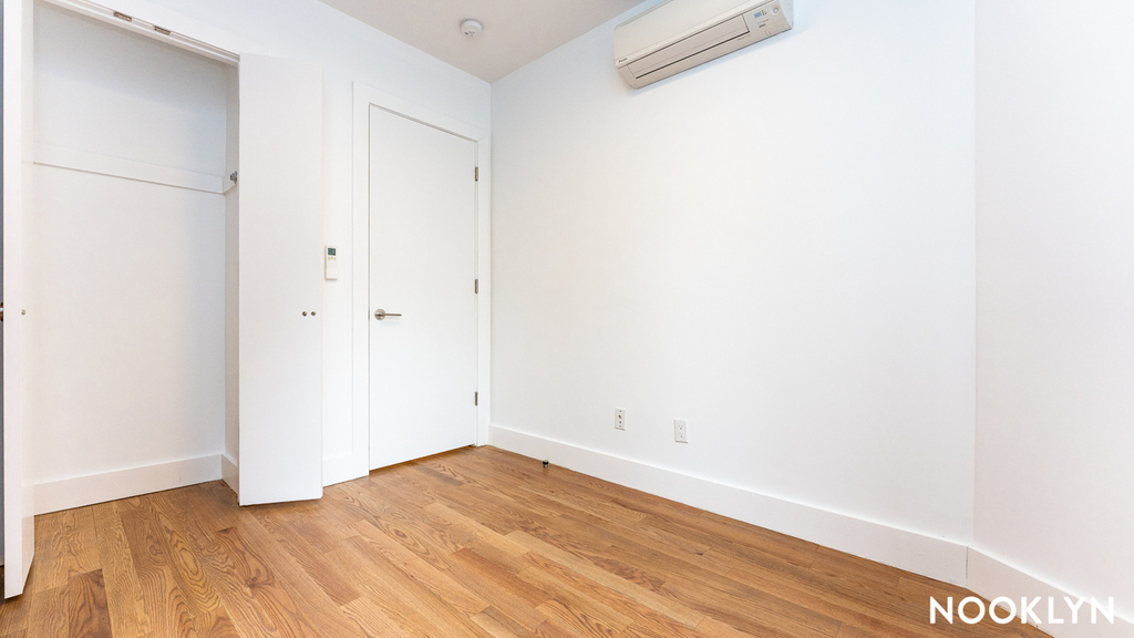 435 DeKalb Ave - Photo 2