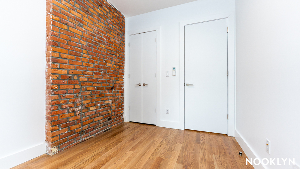 435 DeKalb Ave - Photo 3