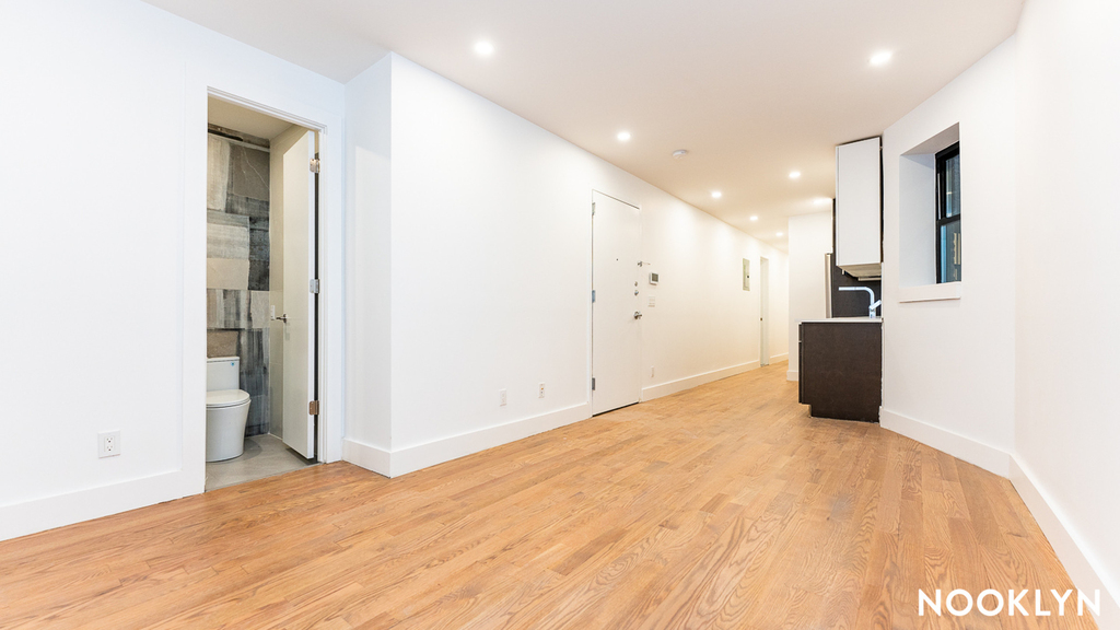 435 DeKalb Ave - Photo 0