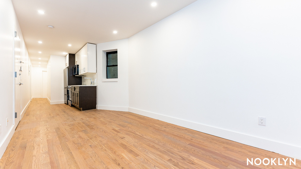 435 DeKalb Ave - Photo 1