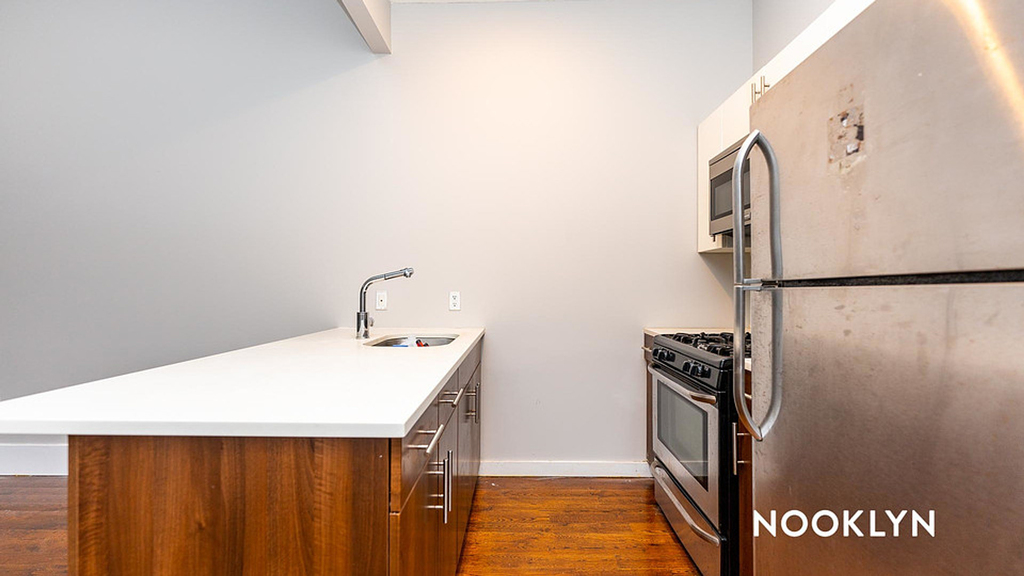 70 Kosciuszko St - Photo 5