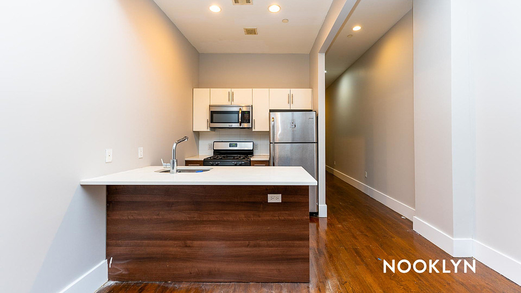70 Kosciuszko St - Photo 7