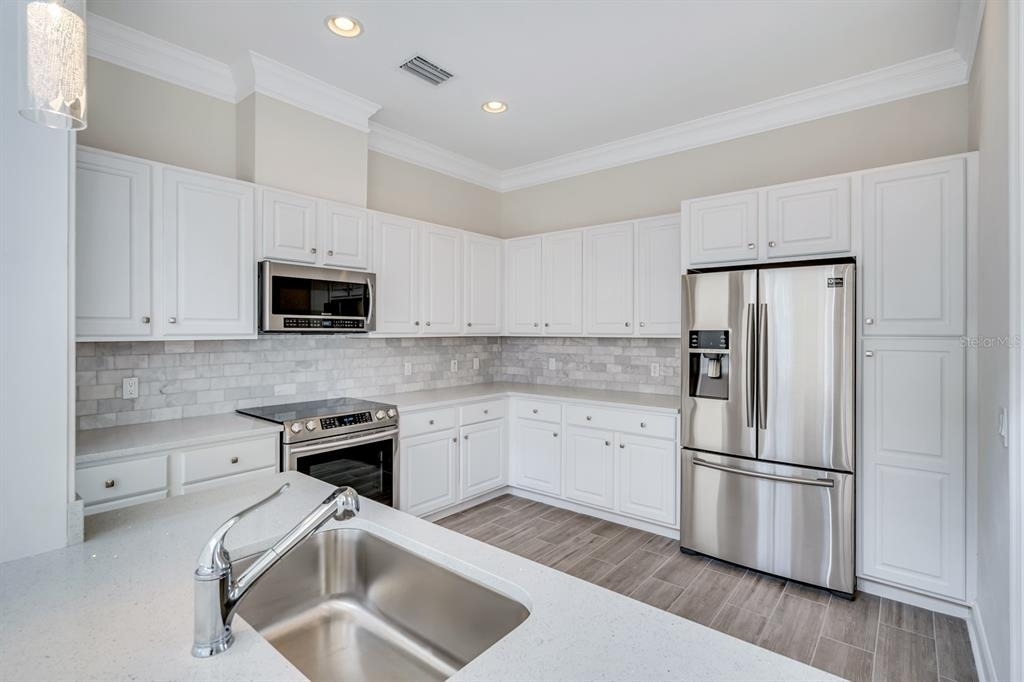 390 Newbury Place N - Photo 11